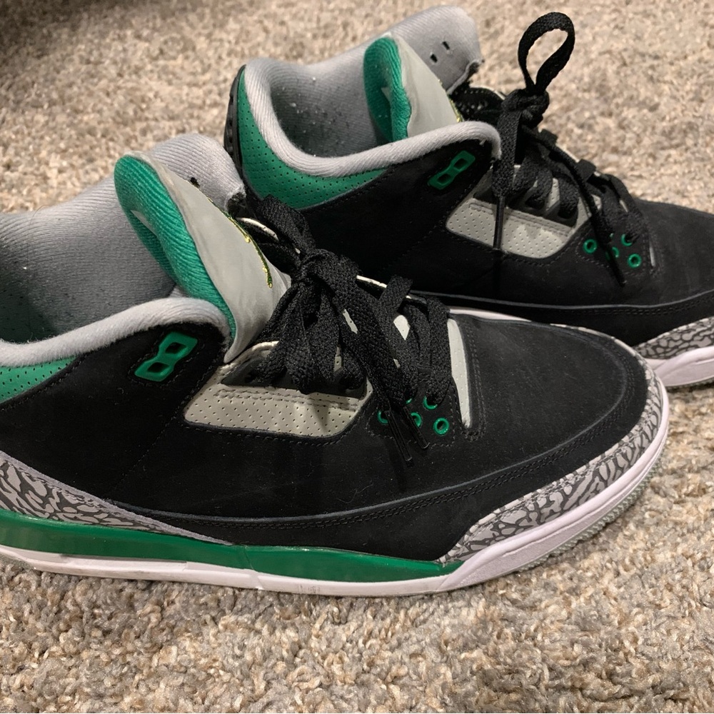 Jordan 3 Pine green. Size 9.5